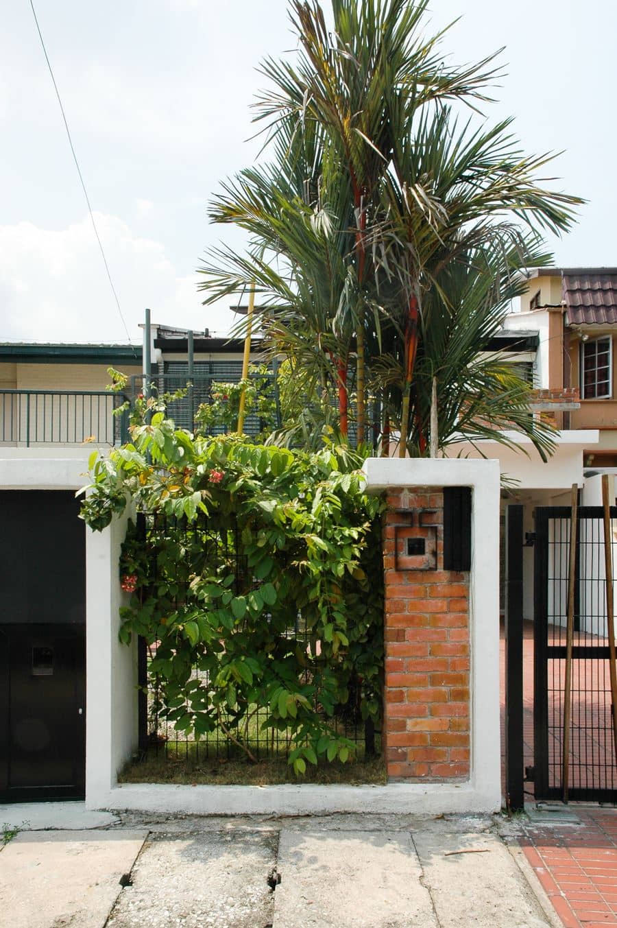 T House — image 02