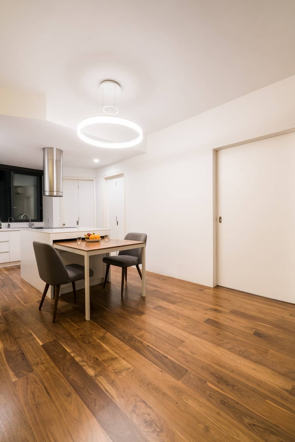 Distic Apartment — image 04